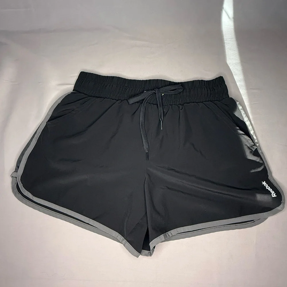Reebok Women's Black and Gray Athletic Shorts – Women’s Large EUC